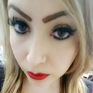 Meet your Posher, Yanin